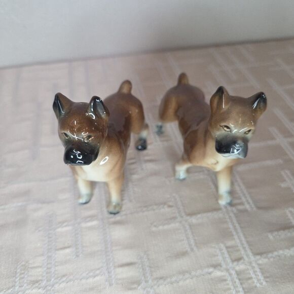 Boxer Dogs Salt & Pepper Shakers Japan Hand painted Porcelain Vintage - Picture 1 of 4